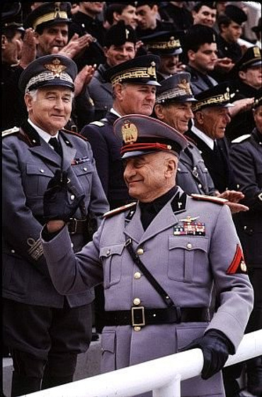 George C. Scott en Mussolini: La Historia Desconocida
