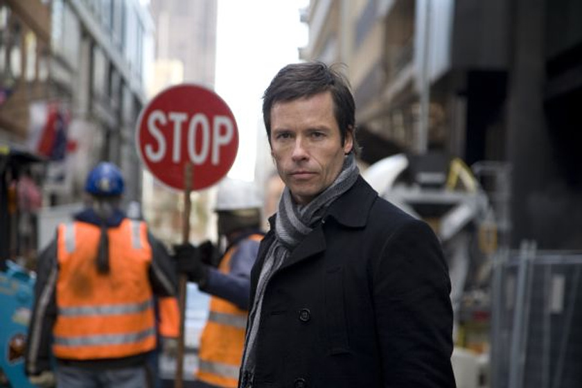 Guy Pearce en No tengas miedo a la oscuridad