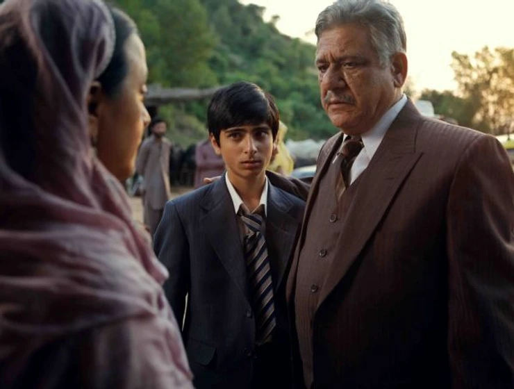 Om Puri y Aqib Khan en occidente-es-occidente