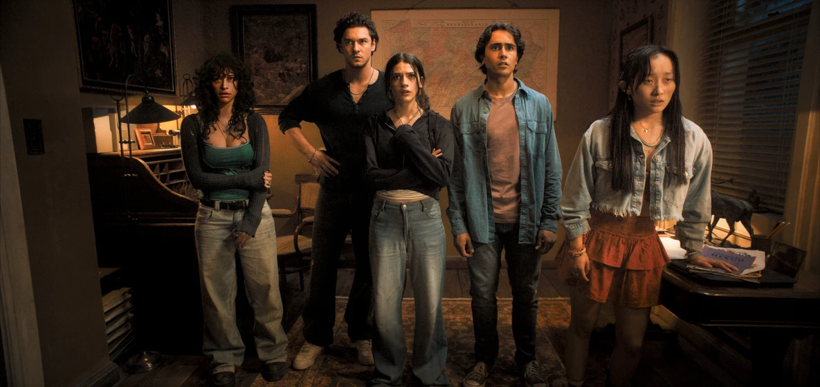 Odessa A'zion, Michael Cimino [VII], Ji-young Yoo, Ella Rubin y Belmont Cameli en until-dawn