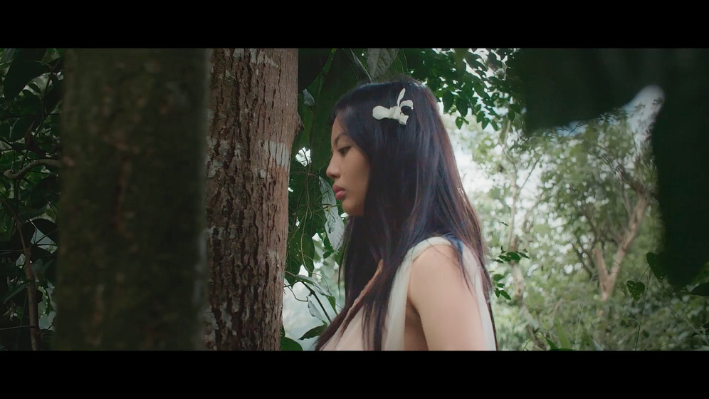Angeli Khang en Virgin Forest