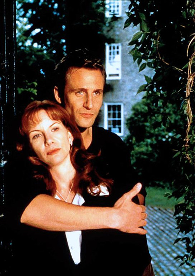 Jeremy Sheffield y Melissa Gilbert en Con su propia ley