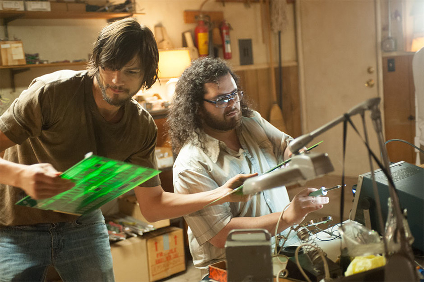 Ashton Kutcher y Josh Gad en Jobs