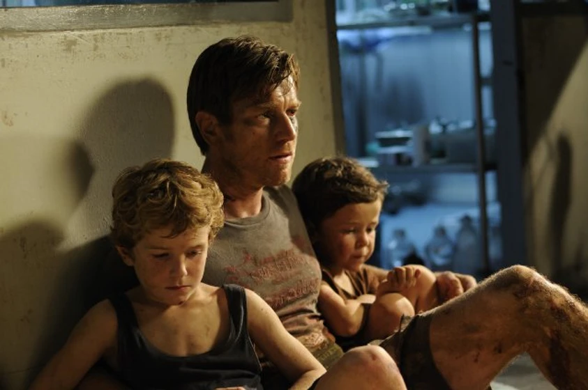 Ewan McGregor, Oaklee Pendergast y Samuel Joslin en lo-imposible