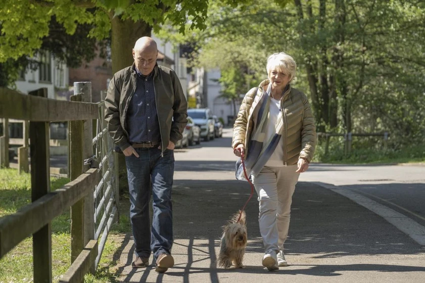 Alison Steadman y Dave Johns en 23-paseos