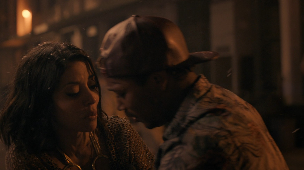 Emmanuelle Vaugier y Romeo Miller en Destrucción en Los Ángeles