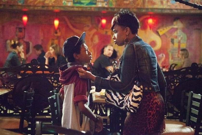 Jennifer Hudson y Skylan Brooks en The Inevitable Defeat of Mister and Pete