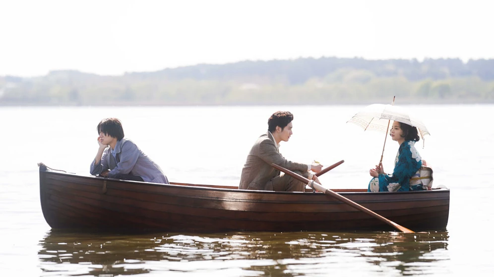 Masaki Okada, Suzu Hirose y Taisei Kido en yasuko-songs-of-days-past