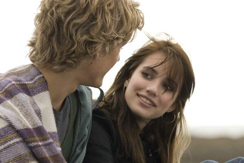 Emma Roberts y Alex Pettyfer en Megapetarda