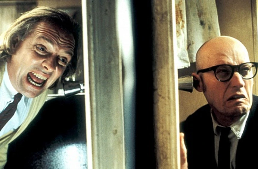 Rik Mayall y Adrian Edmondson en hotel-paraiso-1999
