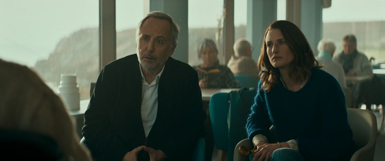 Fabrice Luchini y Camille Cottin en La Biblioteca de los libros rechazados