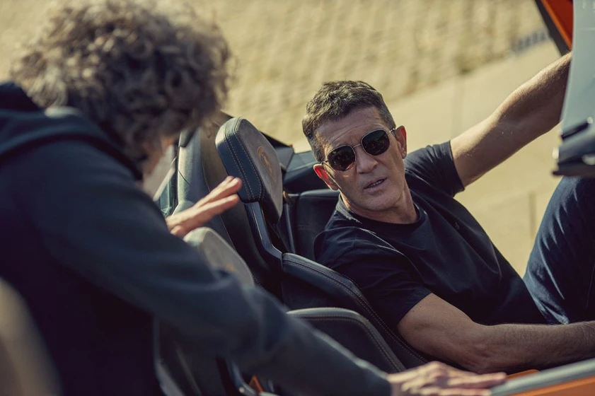 Antonio Banderas en competencia-oficial
