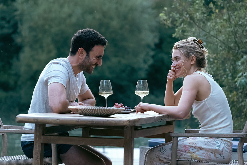 Imogen Poots y Brett Goldstein en Contigo, Todo
