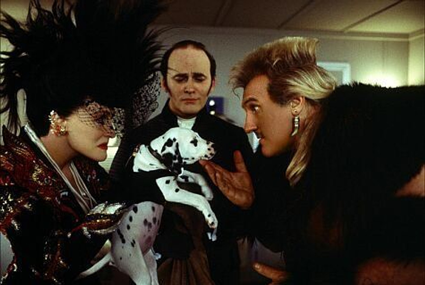 Gerard Depardieu, Glenn Close y Tim McInnerny en 102 Dálmatas