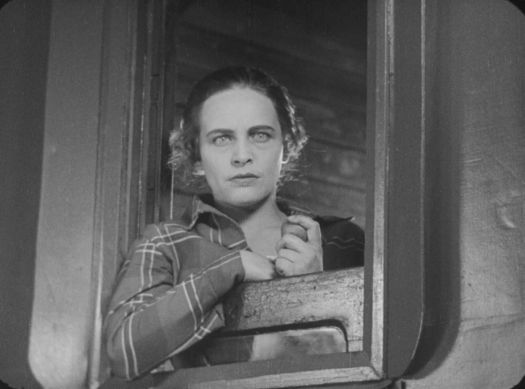 Lyudmila Semyonova en las-ruinas-de-un-imperio