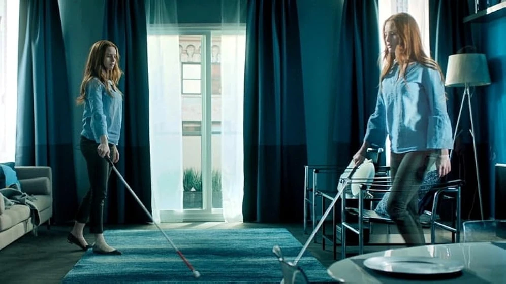 Madelaine Petsch en sightless