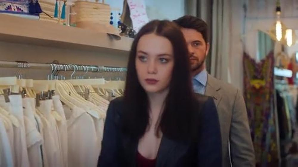 Wes McGee y Lucy Loken en asesino-de-modelos