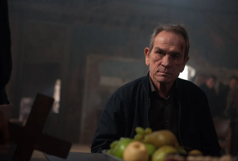 Tommy Lee Jones en criminal-2016
