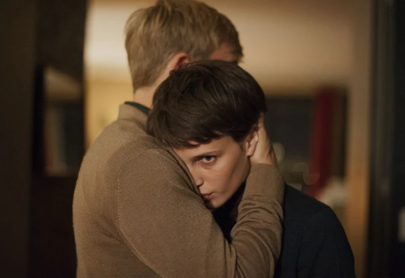 Jérémie Renier y Marine Vacth en el-amante-doble