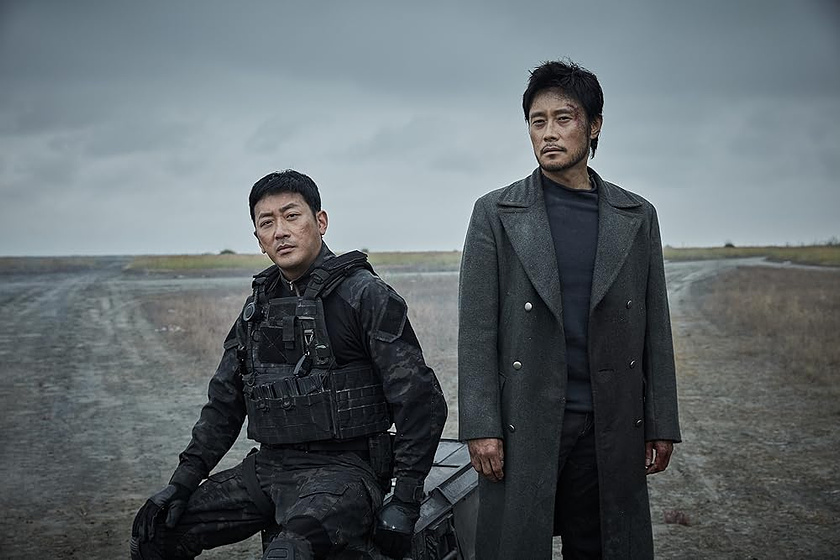 Lee Byung-hun y Jung-Woo Ha en alerta-roja-2019