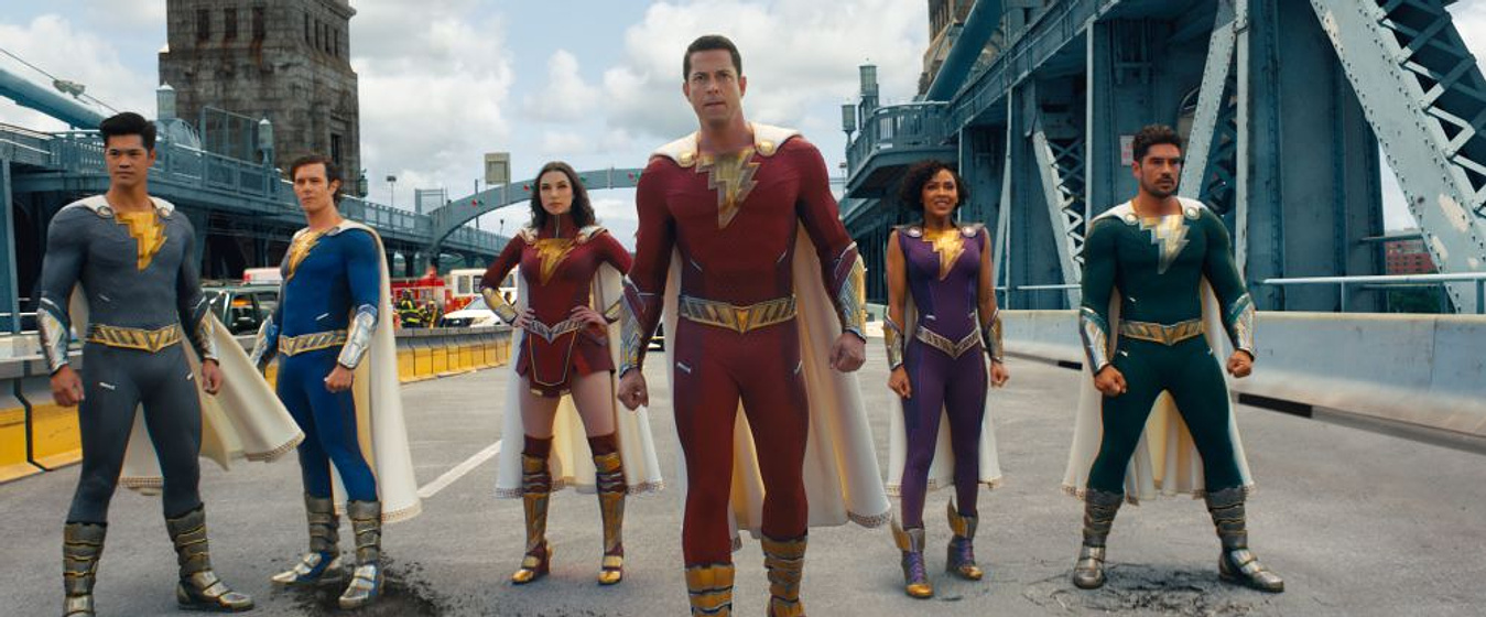 Meagan Good, D.J. Cotrona, Zachary Levi, Ross Butler y Grace Caroline Currey en ¡Shazam! La Furia de los Dioses