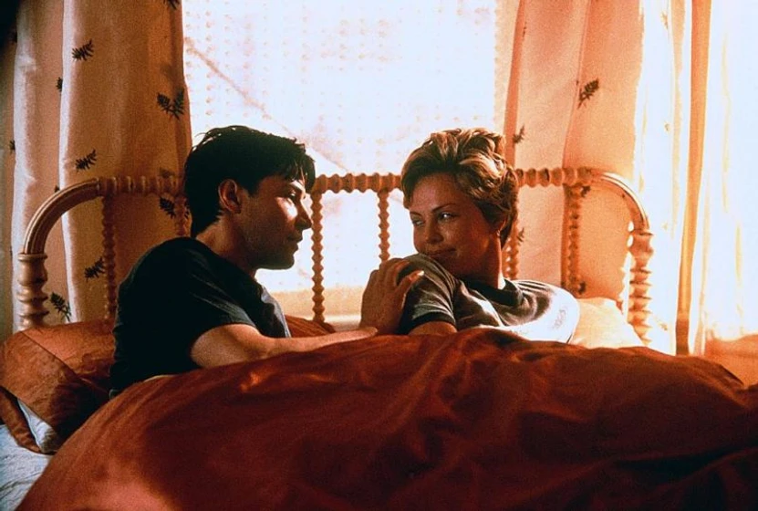Keanu Reeves y Charlize Theron en noviembre-dulce