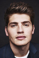 photo of person Gregg Sulkin