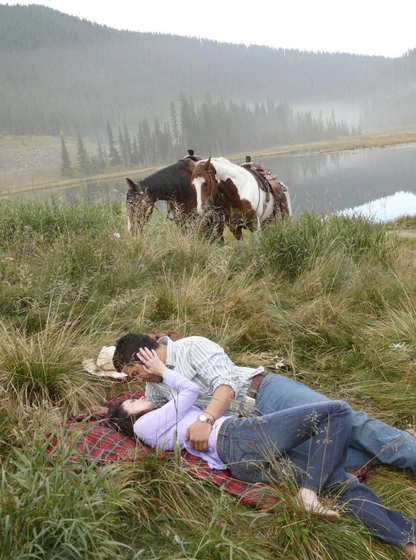 Nathaniel Arcand y Laura Mennell en Valle de Sombras