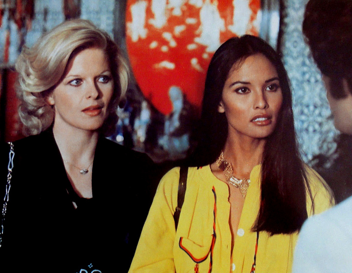 Laura Gemser y Karin Schubert en Emanuelle Alrededor del Mundo