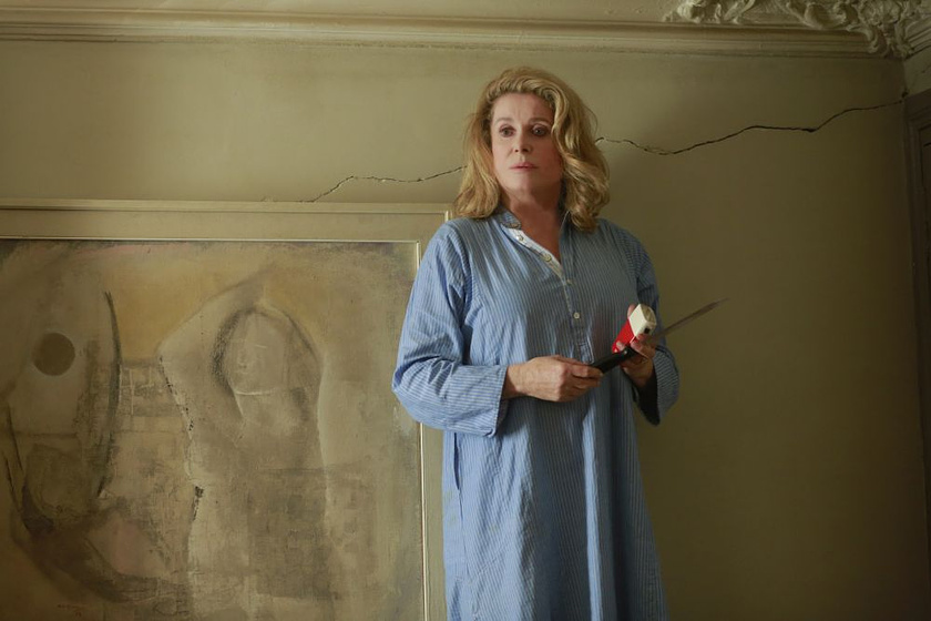 Catherine Deneuve en En un patio de Paris