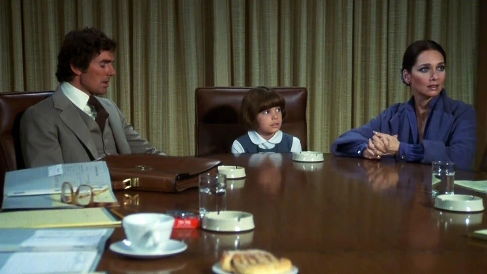 Suzanne Pleshette, David Birney y Louanne en piensa-en-dios