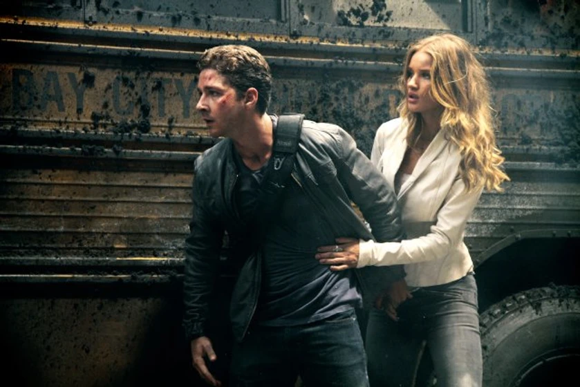 Shia LaBeouf y Rosie Huntington-Whiteley en Transformers: El lado oscuro de la Luna