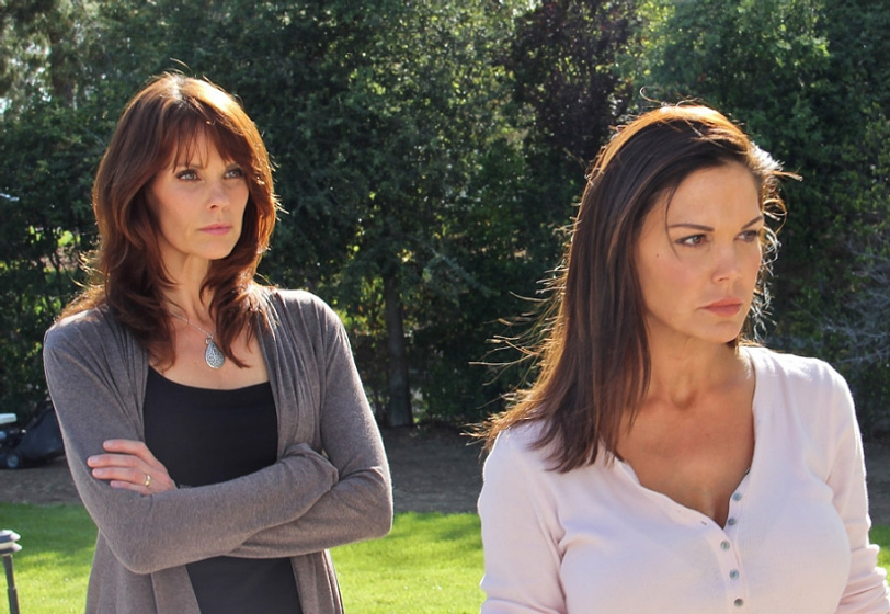 Alexandra Paul y Paula Trickey en Traición a los 17