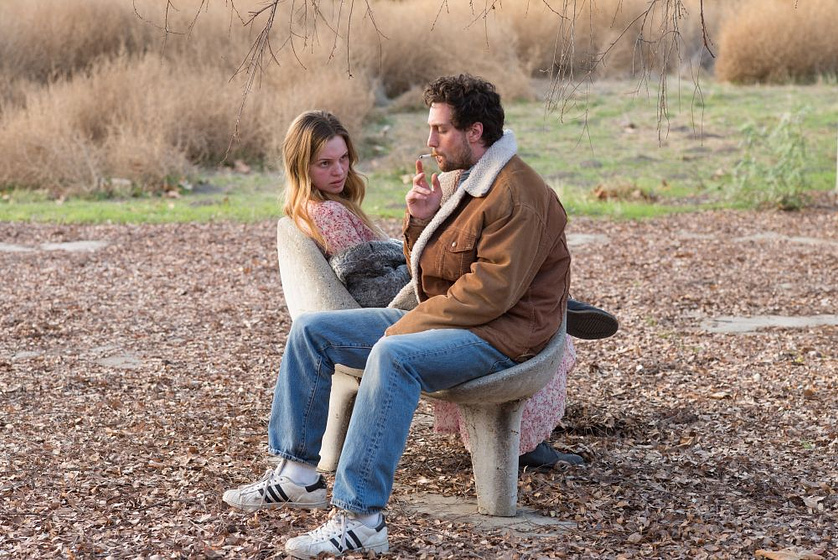 Aaron Taylor-Johnson y Odessa Young en En Mil Pedazos