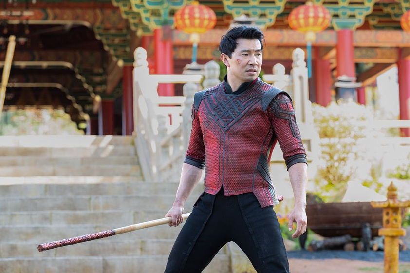 Simu Liu en Shang-Chi y la Leyenda de los diez anillos