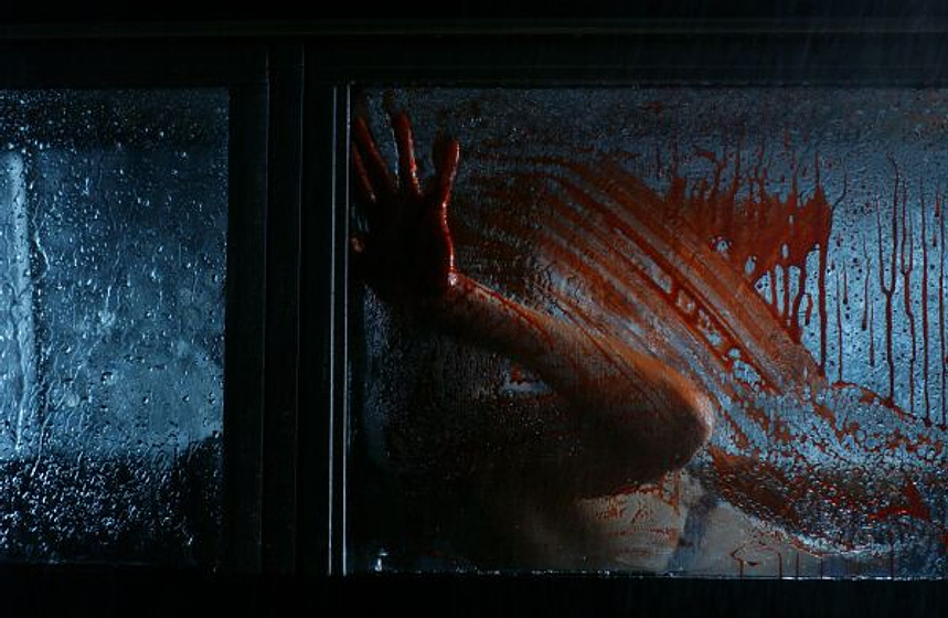 still of movie Rise. Cazadora de sangre