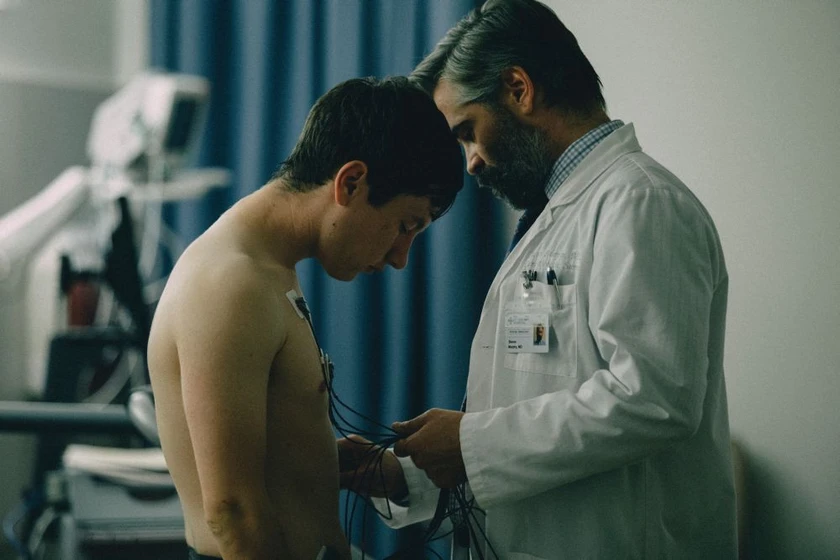 Colin Farrell y Barry Keoghan en el-sacrificio-de-un-ciervo-sagrado