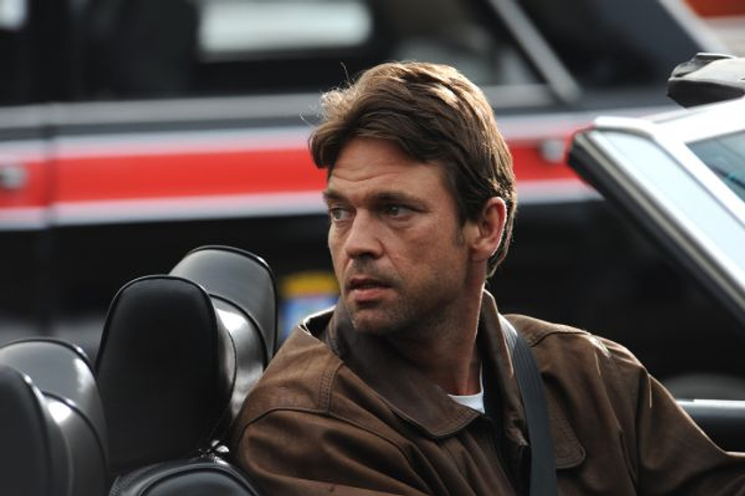 Dougray Scott en Encontrarás Dragones