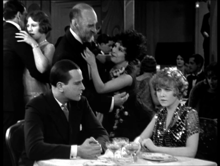 Betty Balfour en champagne