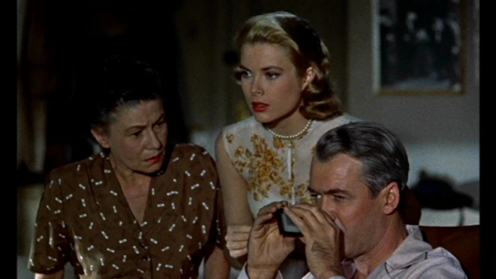 James Stewart, Grace Kelly y Thelma Ritter en la-ventana-indiscreta