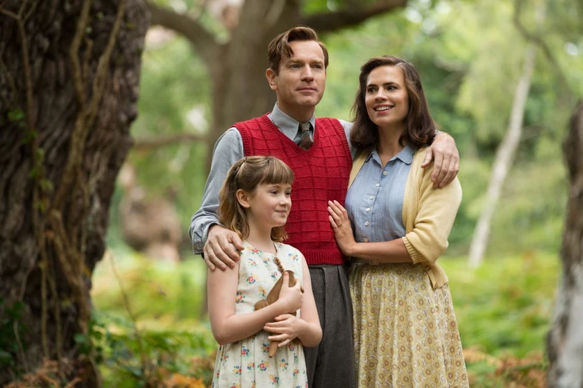 Ewan McGregor, Hayley Atwell y Bronte Carmichael en christopher-robin
