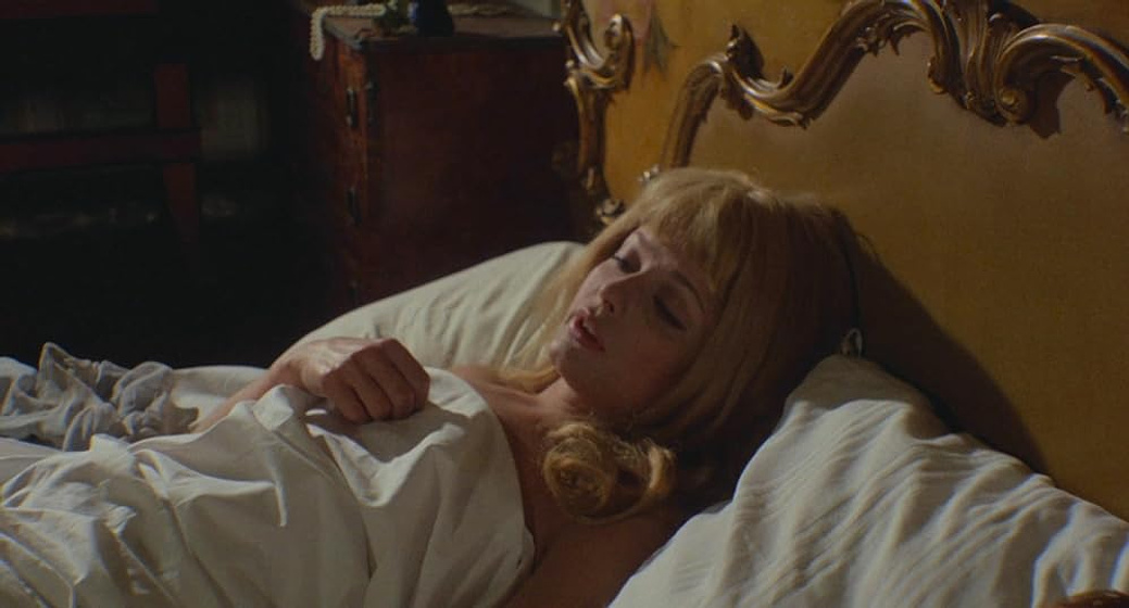 Ewa Aulin en La Muerte Sonríe al Asesino