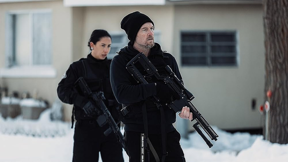 Sam Worthington y Mercedes Leggett en replicantes