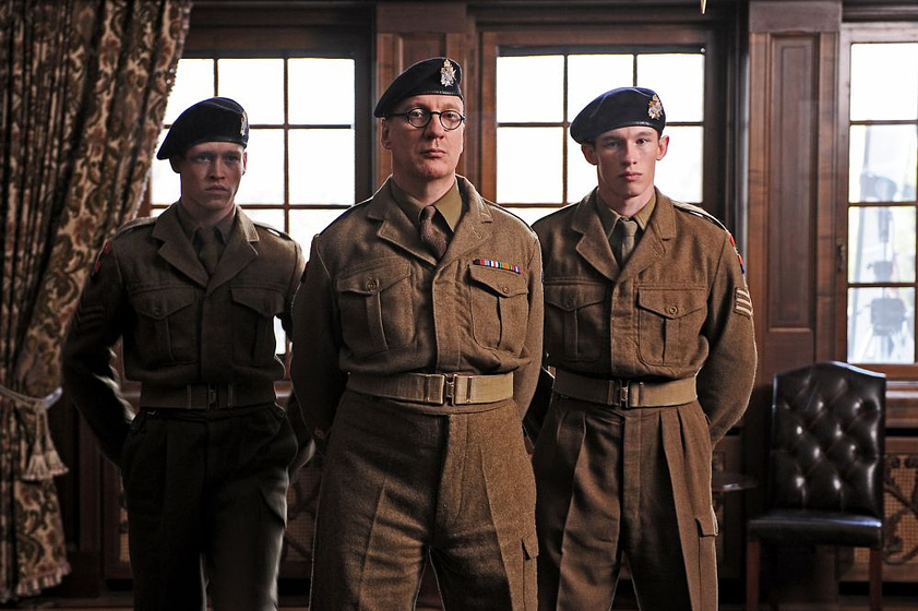 David Thewlis, Caleb Landry Jones y Callum Turner en Reina y Patria