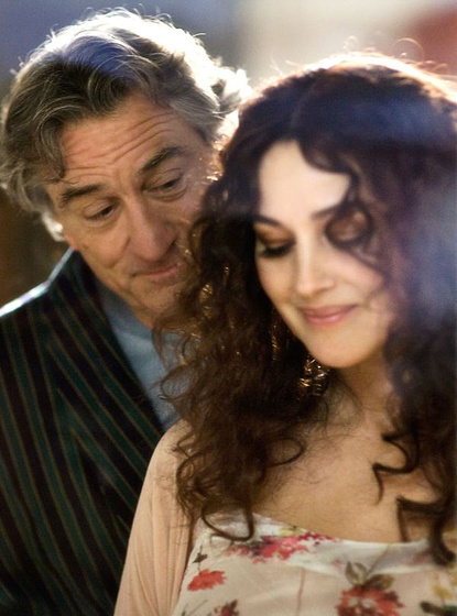 Robert De Niro y Monica Bellucci en Manuale d'amore 3. Las edades del amor