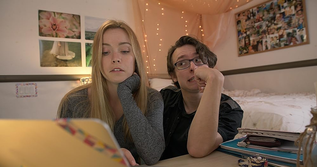 Annie Newton y Drew Petriello en 12-days-of-christmas