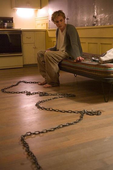 Eamon Farren en Chained