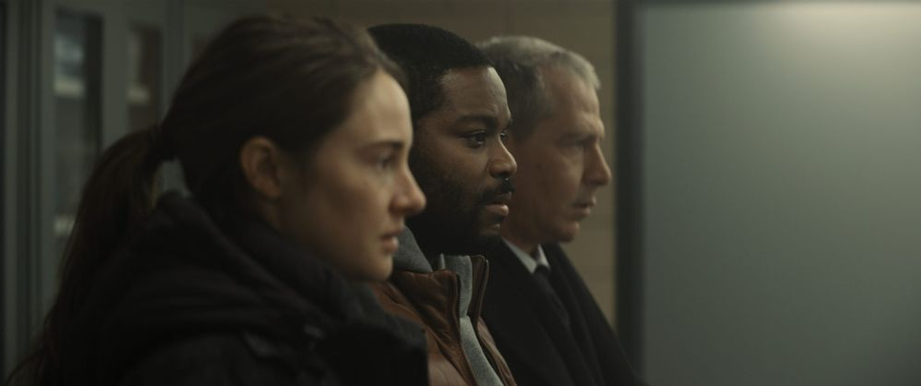 Ben Mendelsohn, Shailene Woodley y Jovan Adepo en Misántropo