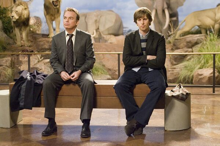 Billy Bob Thornton y Jon Heder en Escuela de Pringaos