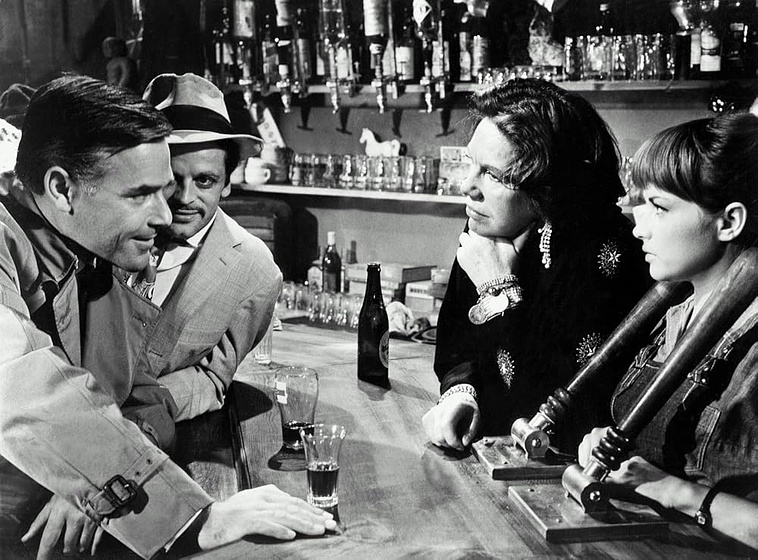 Klaus Kinski, Joachim Fuchsberger, Elisabeth Flickenschildt y Brigitte Grothum en La Posada del Támesis
